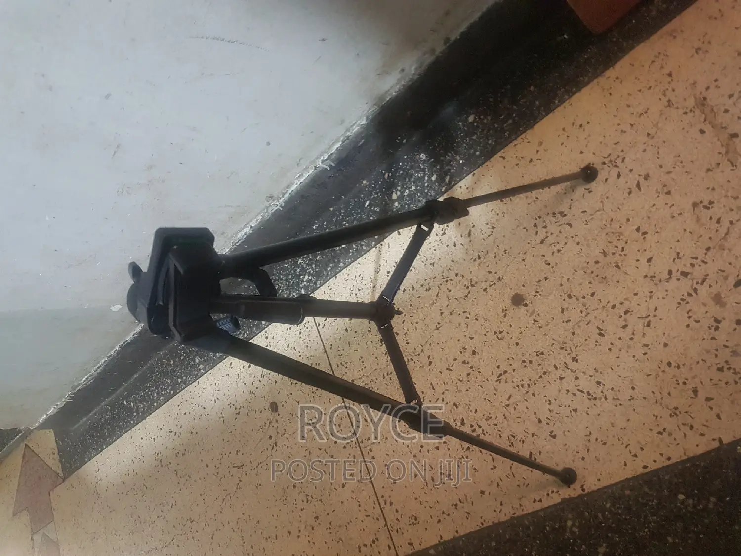 3366 Portable Tripod Stand