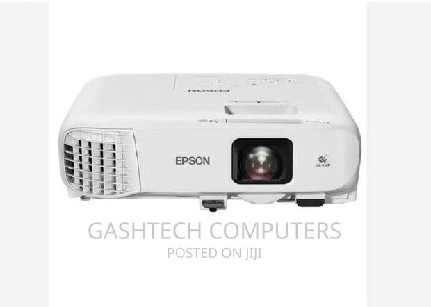 Epson EB-FH06>>Epson EB-FH06 Projector 3LCD Technology