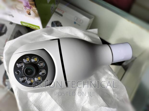 Wireless Bulb Camera With Auto Tracking - main view