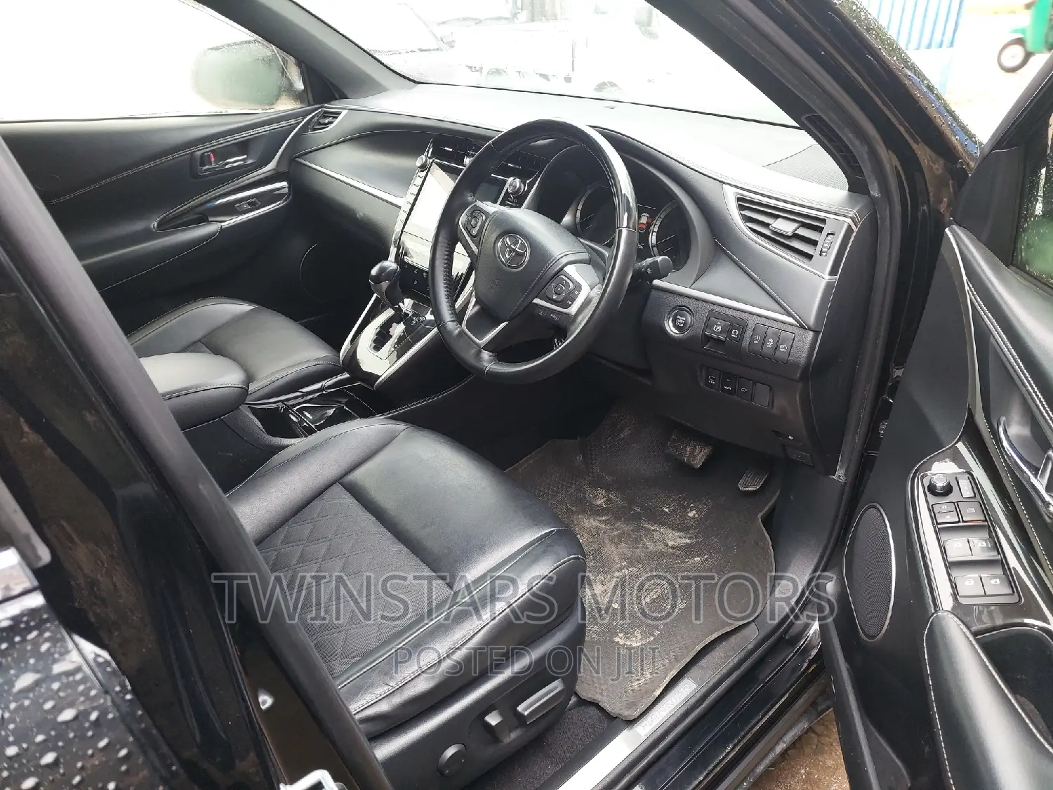 Toyota Harrier 2.0 2017 Matt Black