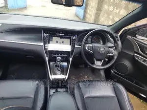Toyota Harrier 2.0 2017 Matt Black
