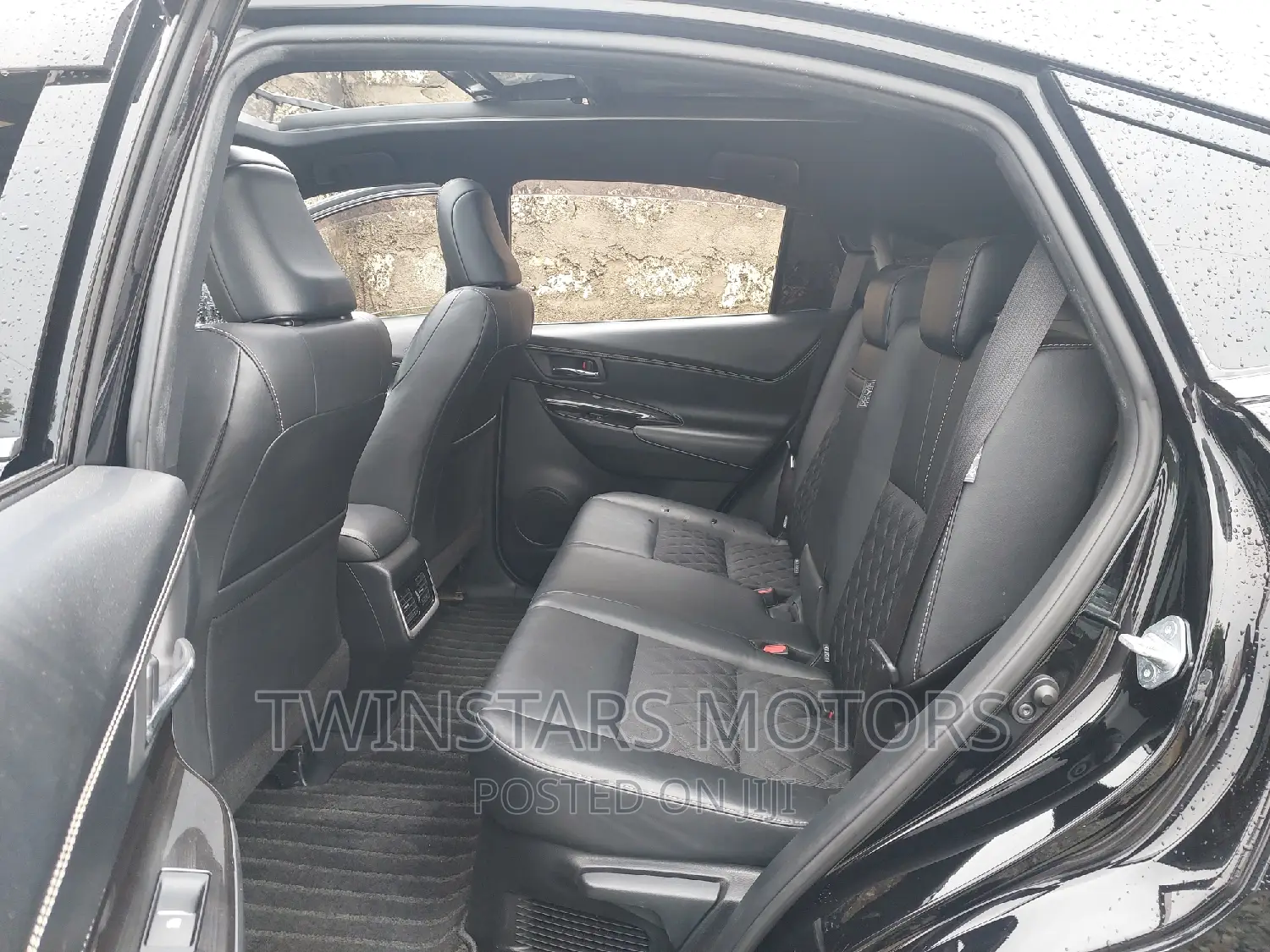 Toyota Harrier 2.0 2017 Matt Black