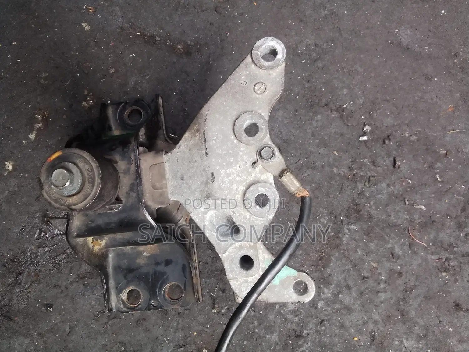 Nissan Serena C26 Engine Mounting