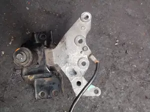 Nissan Serena C26 Engine Mounting