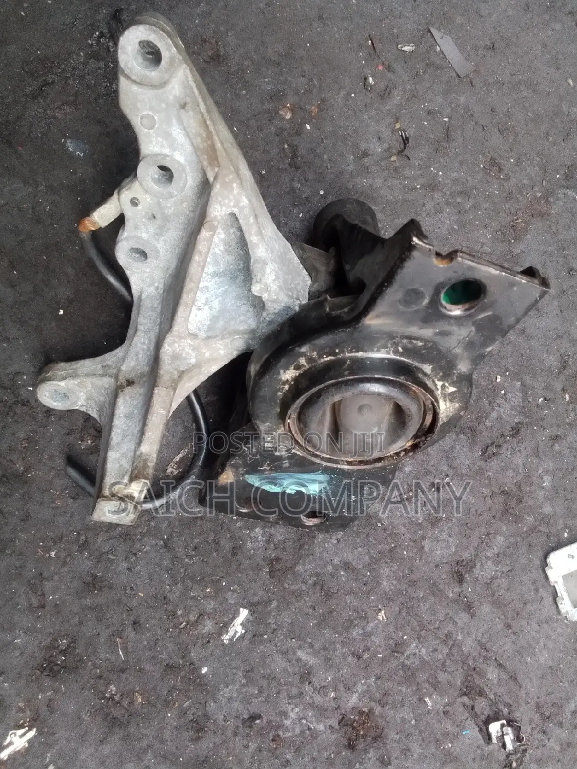 Nissan Serena C26 Engine Mounting
