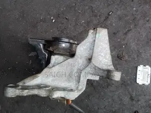 Nissan Serena C26 Engine Mounting