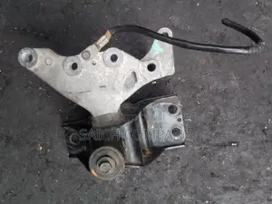 Nissan Serena C26 Engine Mounting