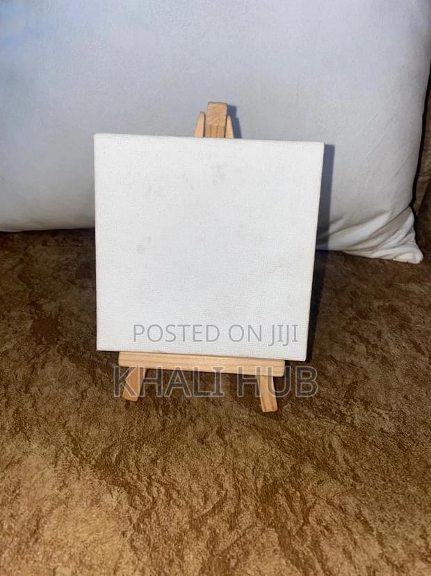 Table Canvas With Stand - main view