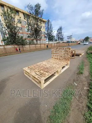 Pallet Bed- 4*6 Detachable and Blazed Pallet Bed. (#WT01,)