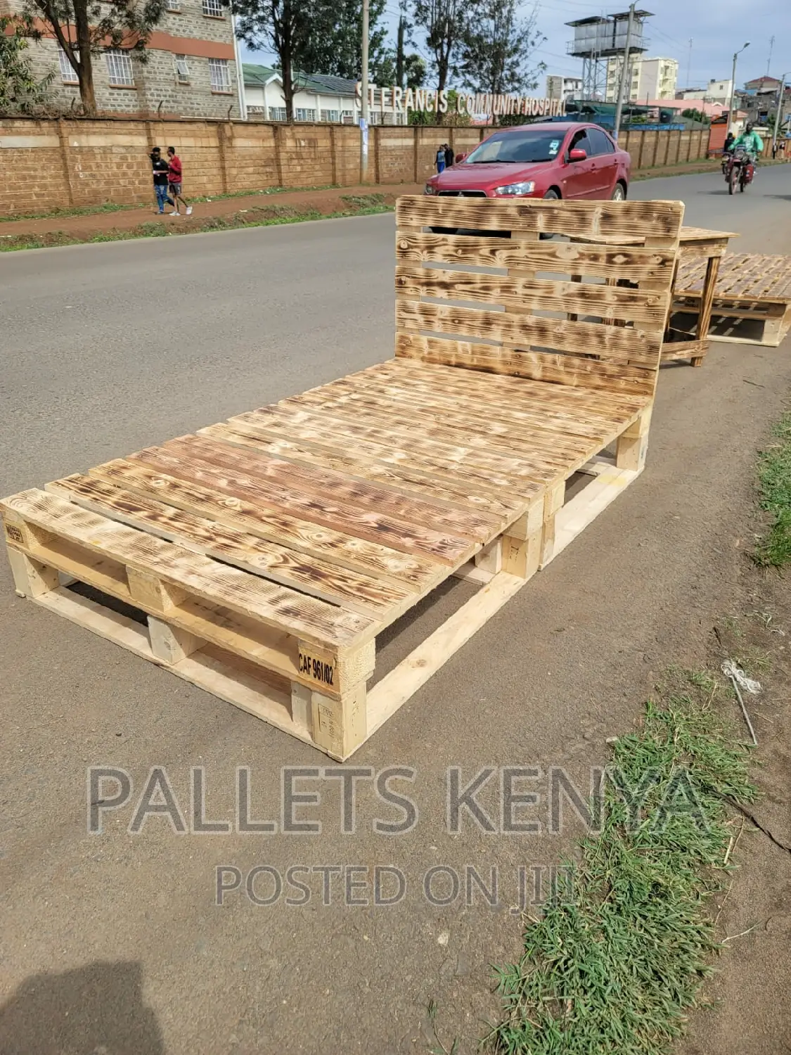 Ppallet Bed- 4*6 Detachable and Blazed Pallet Bed. (#ML04,1)