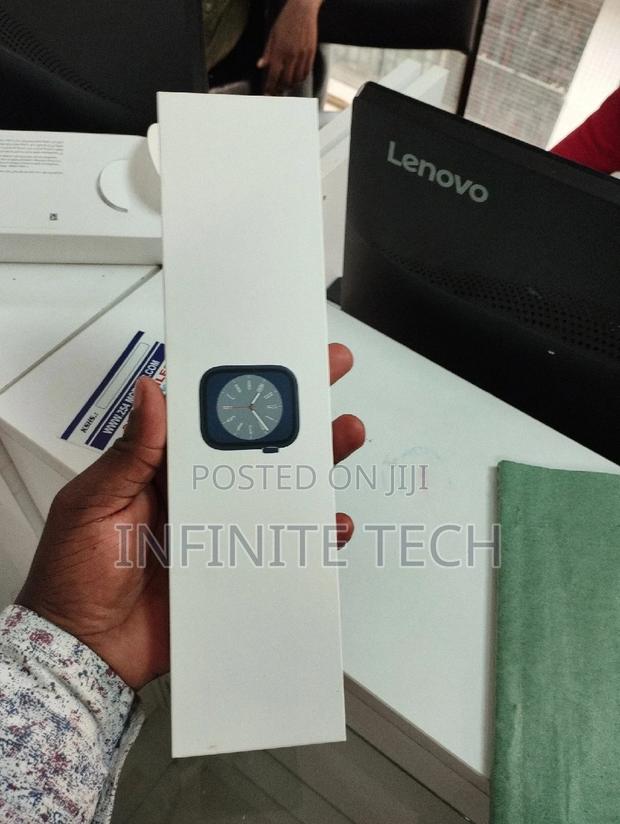 Apple Watch Series 8 45mm Black - main view