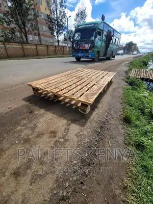 Pallet Bed- 4*6 Slightly Raised Pallet Bed. (#YC04)