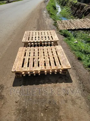 Pallet Bed- 4*6 Slightly Raised Pallet Bed. (#YC05)