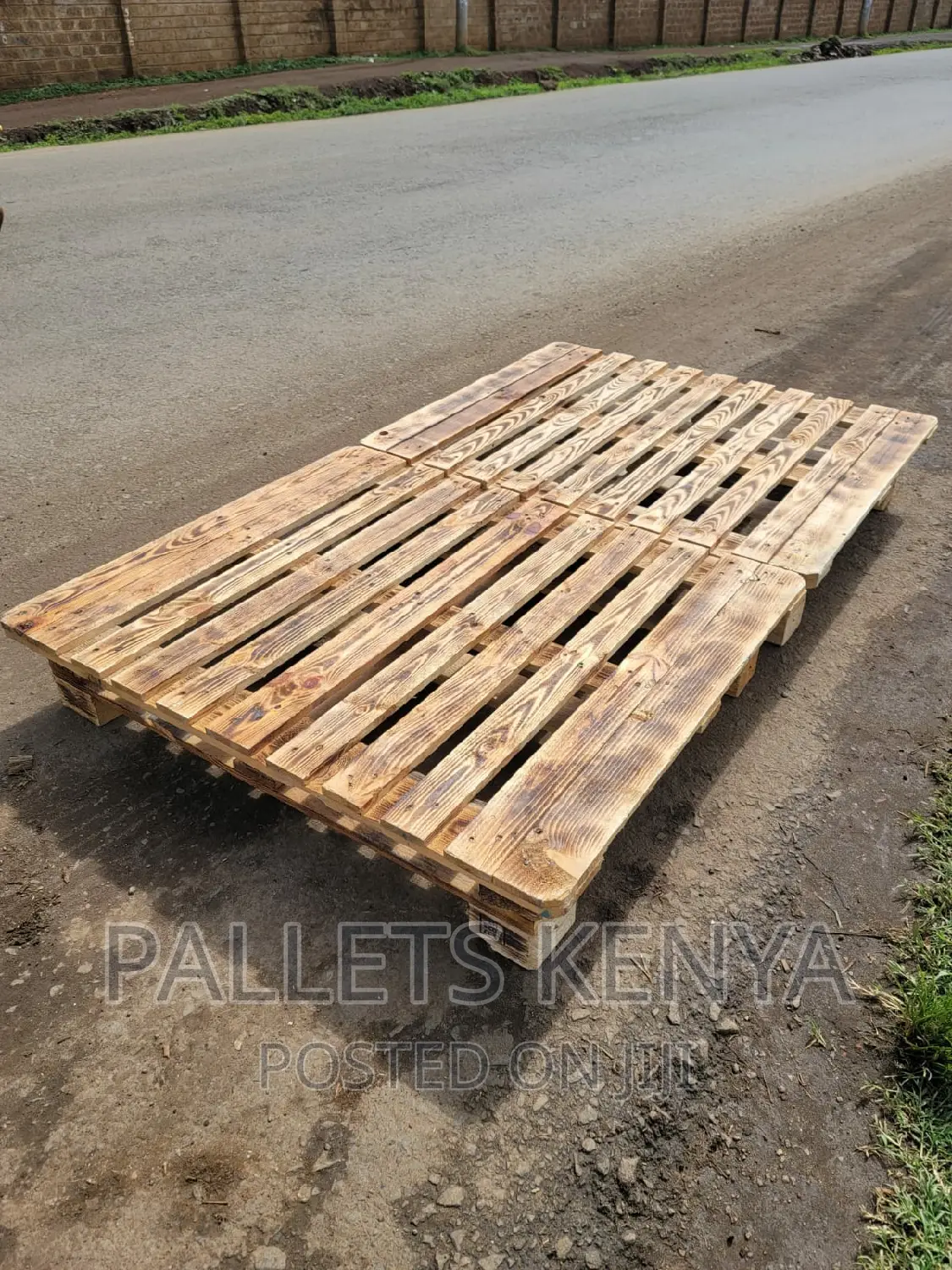 Pallet Bed- 4*6 Slightly Raised Pallet Bed. (#YC06)