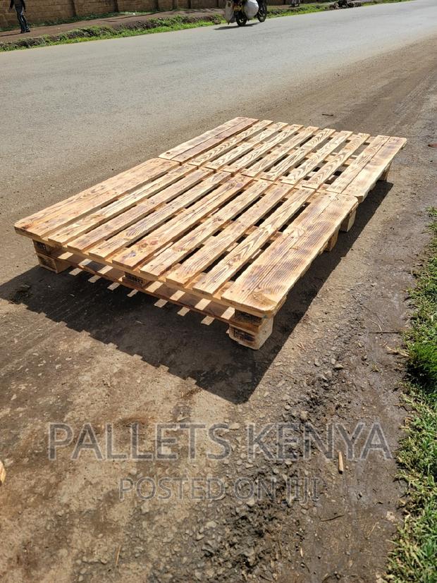 Pallet Bed- 4*6 Slightly Raised Pallet Bed. (#YC017)