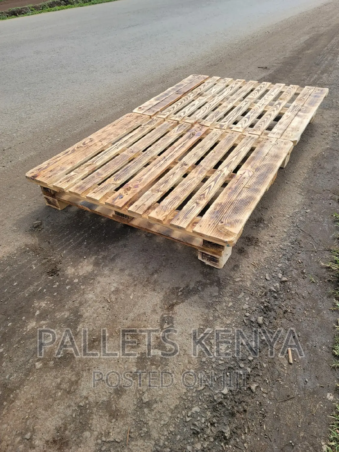 Pallet Bed- 4*6 Slightly Raised Pallet Bed. (#R703)