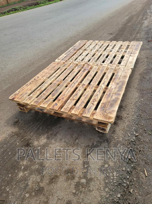 Pallet Bed- 4*6 Slightly Raised Pallet Bed. (#R6,01)
