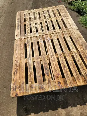 Pallet Bed- 4*6 Slightly Raised Pallet Bed. (#R3,03)