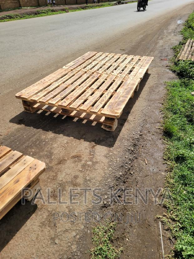 Pallet Bed- 4*6 Slightly Raised Pallet Bed. (#R1,03)
