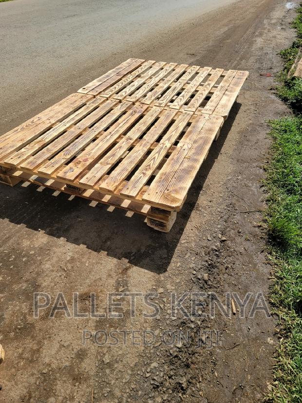 Pallet Bed- 4*6 Slightly Raised Pallet Bed. (#R1,03) - thumbnail 2
