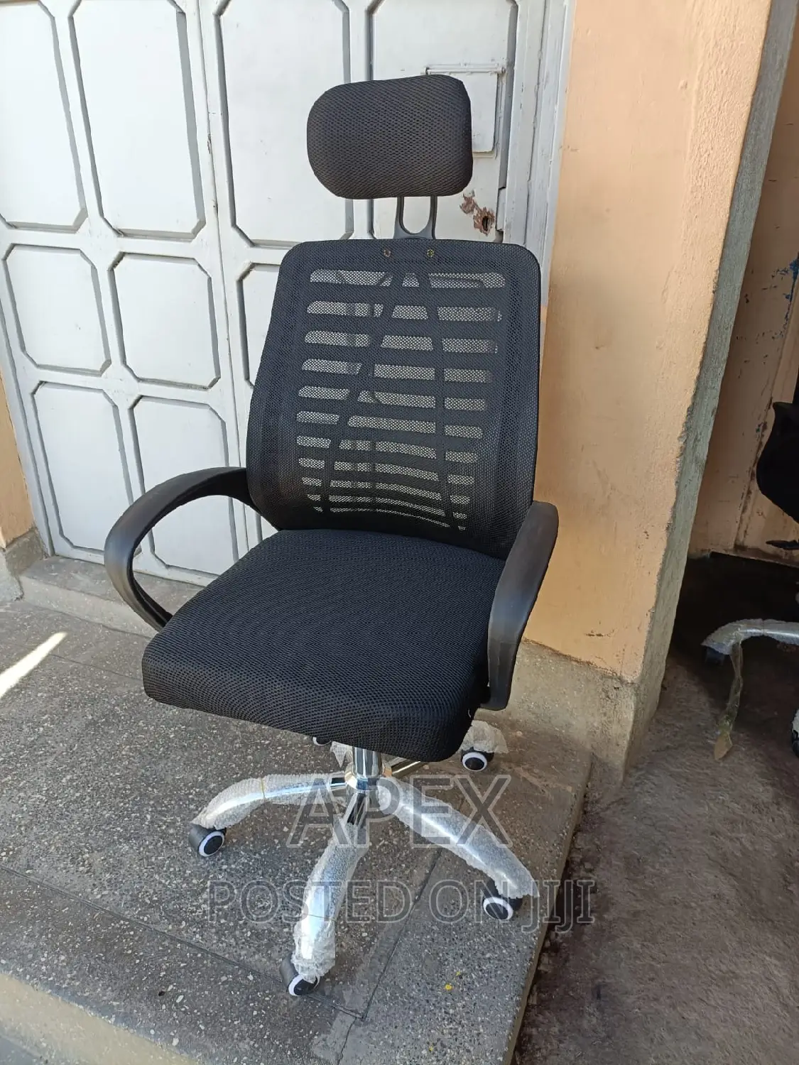 Office Chairs With a Headrest.