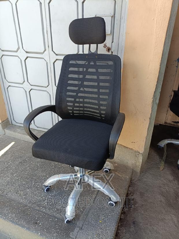 Office Chairs With a Headrest.