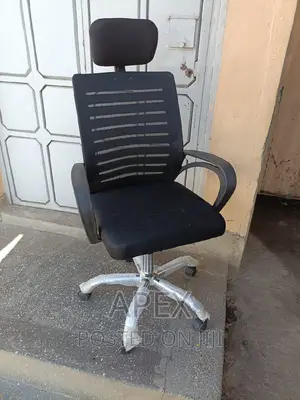 Office Chairs With 8 Headrest.