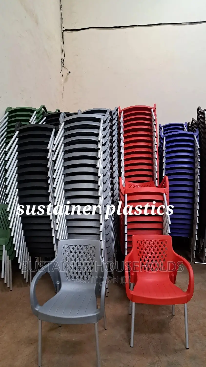 Plastic Chairs With Metallic Silver Legs