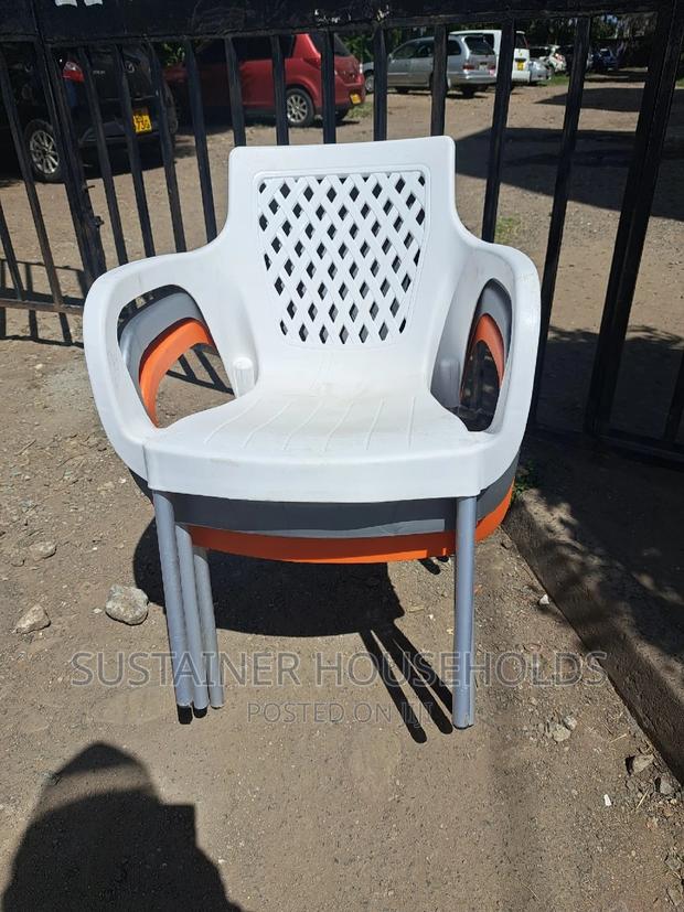 White Plastic Chairs With Metal Tubing Legs - thumbnail 2
