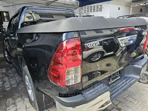 Toyota Hilux 2018 Black