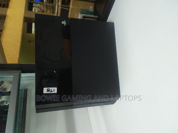 PS4 Standard Used 1TB Used - thumbnail 2