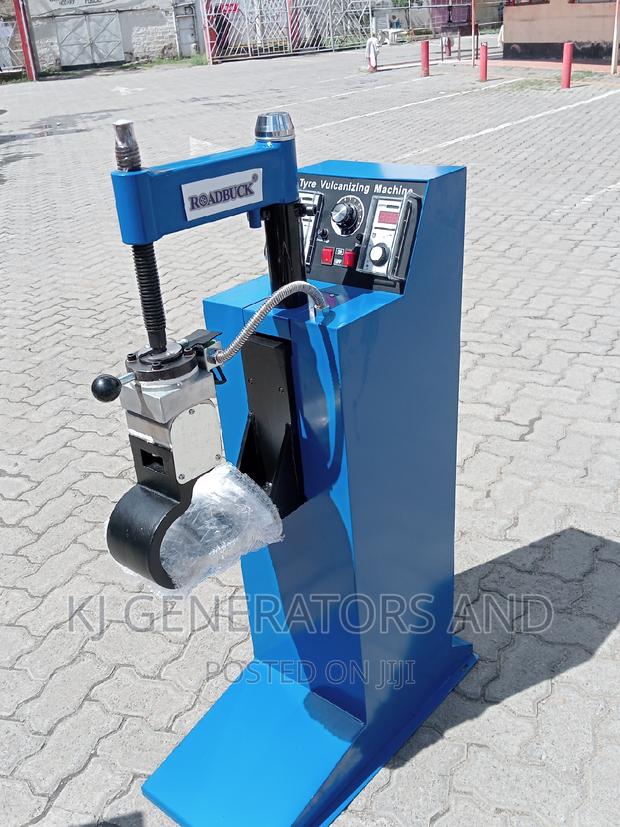 Vulcanizing Machine (Truck Tyres). - thumbnail 3