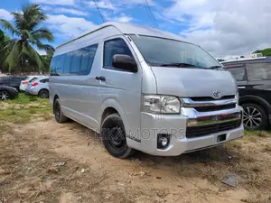 Toyota HiAce 2016 Silver