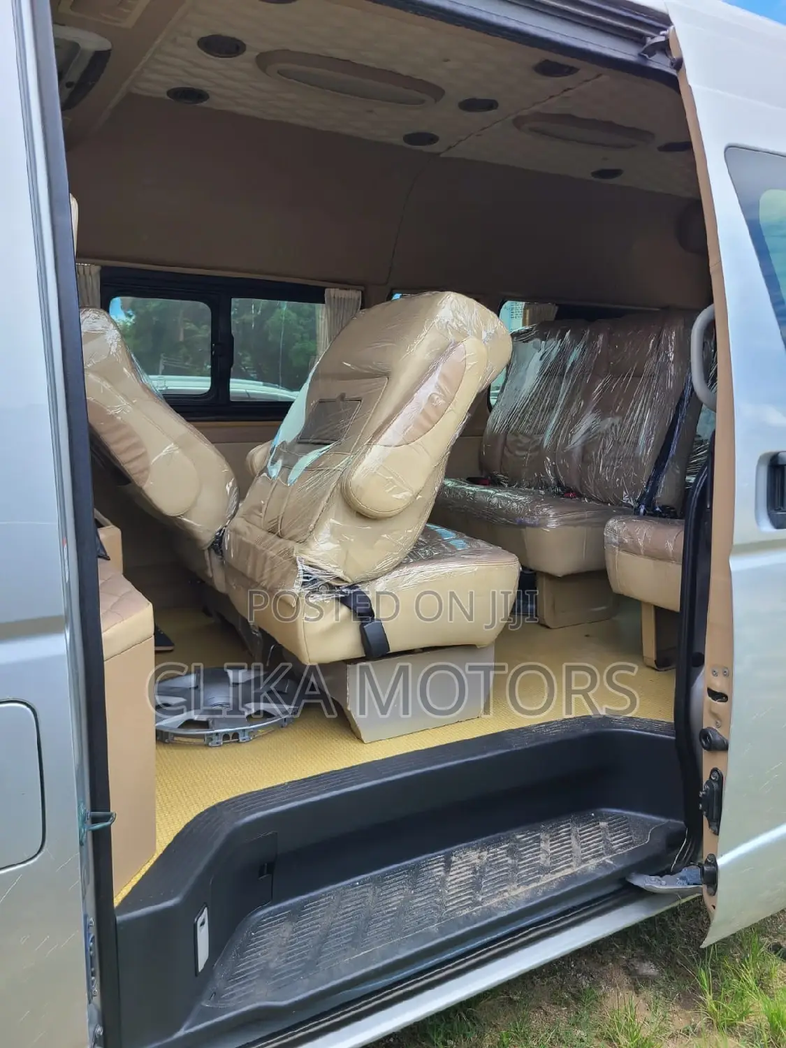 Toyota HiAce 2016 Silver