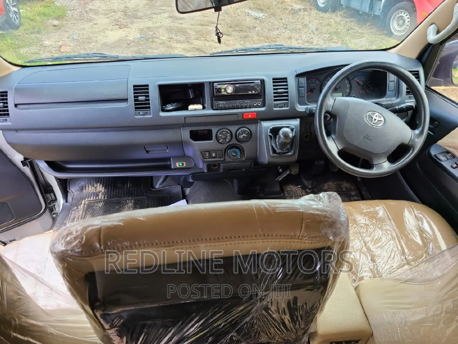 Toyota HiAce 2016 Silver