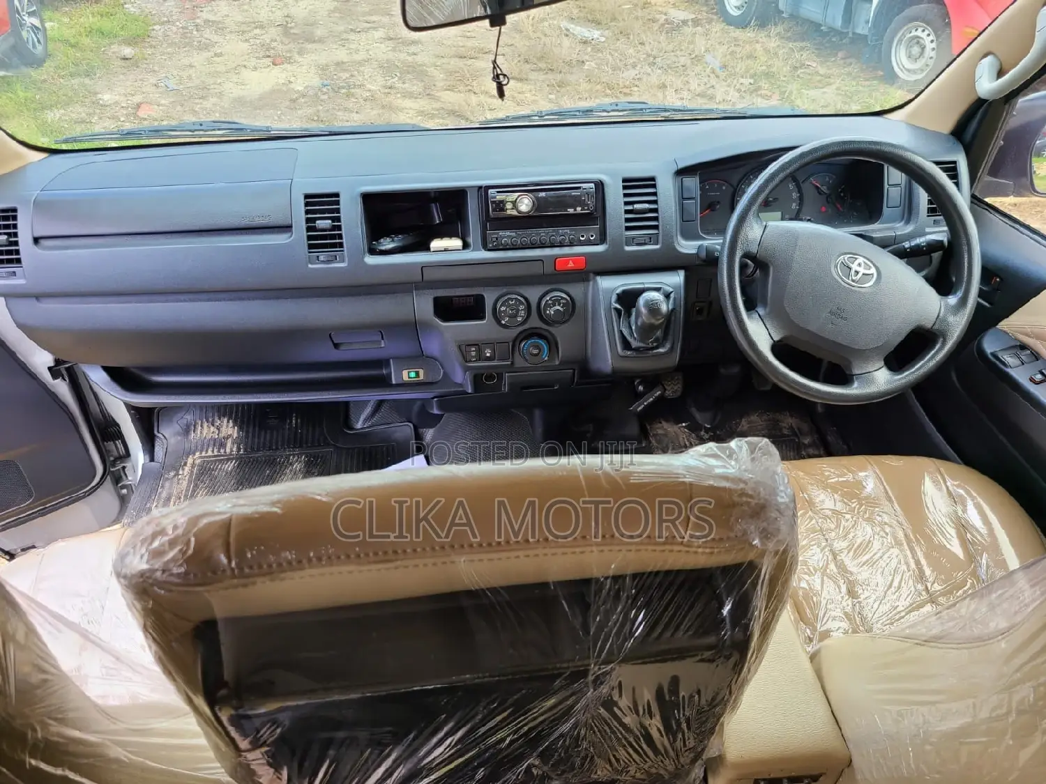 Toyota HiAce 2016 Silver