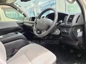 Toyota HiAce 2016 White