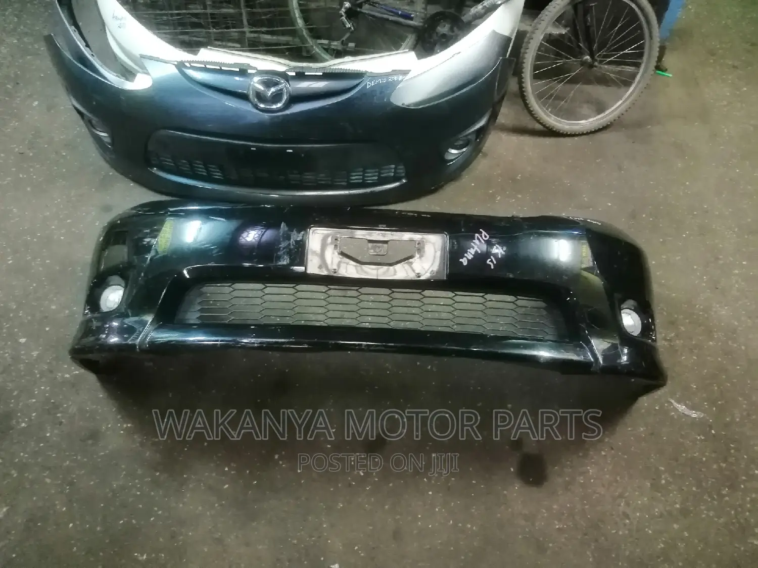 Toyota ISIS Platana 2008/09 Front Bumper + Fog Lamps