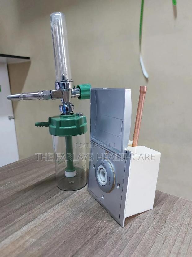 Oxygen Outlet With Wall Mount Oxygen Regulator. - main view