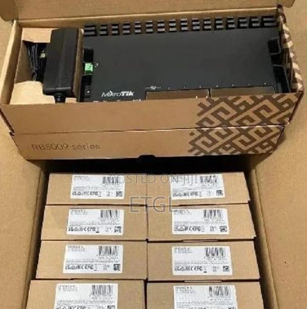 }Mikrotik Heavy-Duty 8 Port Poe Router