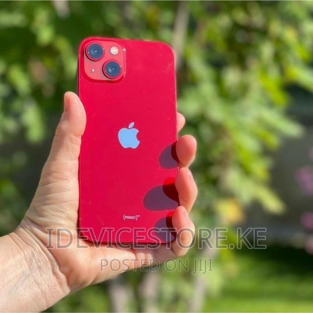 Apple iPhone 13 128 GB Red - main view