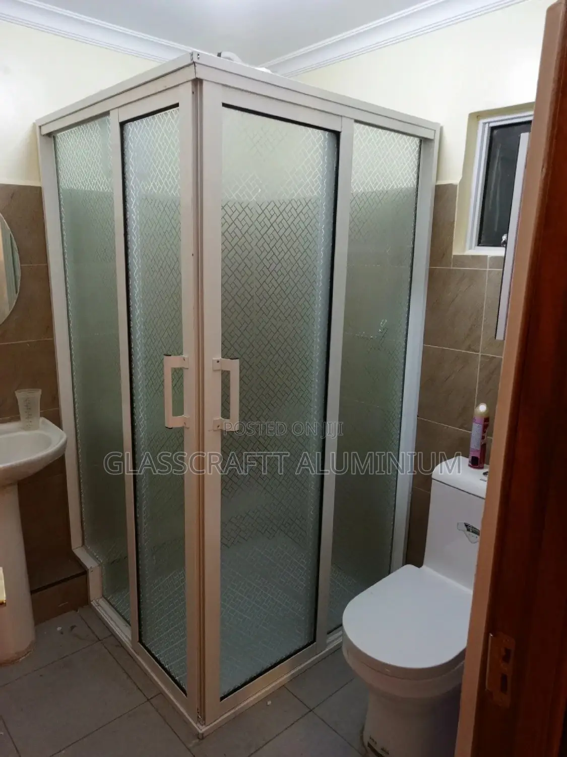 White Aluminum Shower Cubic