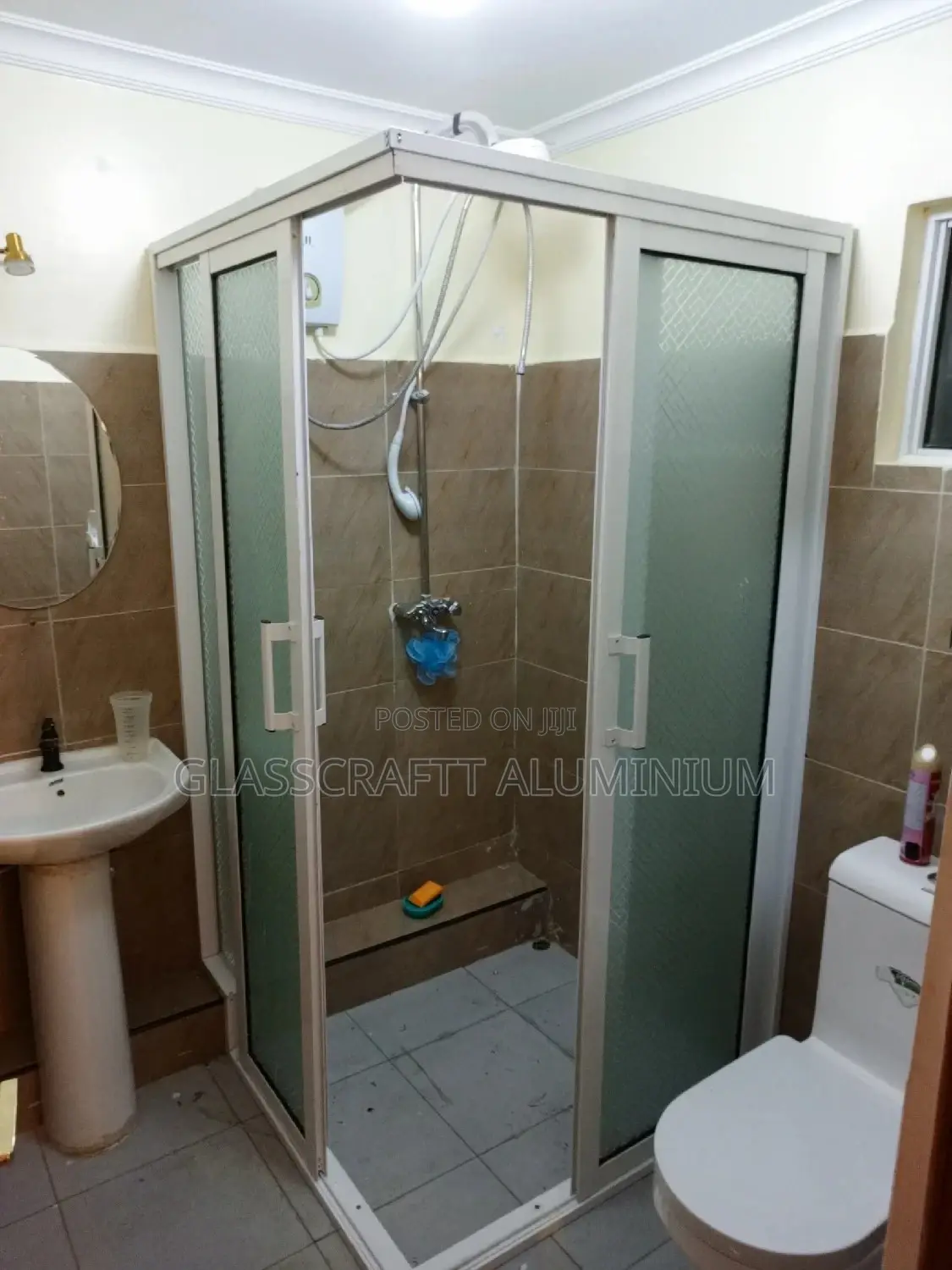 White Aluminum Shower Cubic