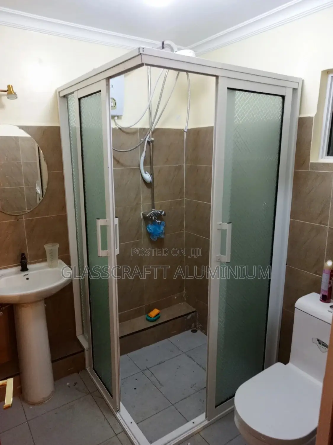 White Aluminum Shower Cubic