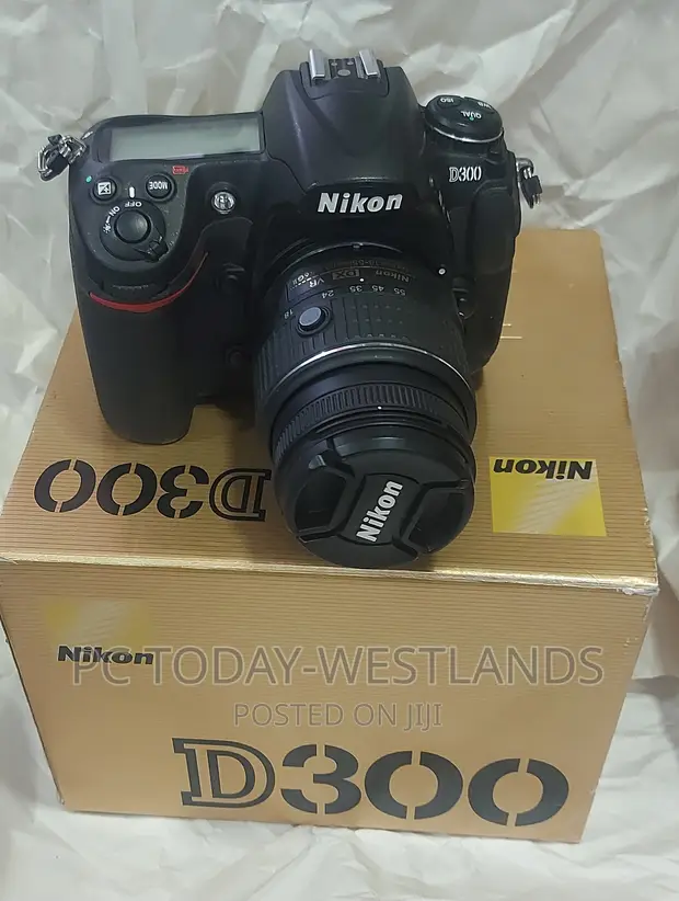 Nikon D300 DSLR Camera With 18-55mm DX VR Lens-Made in Japan for