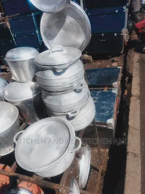 Cast Iron Cooking Pot