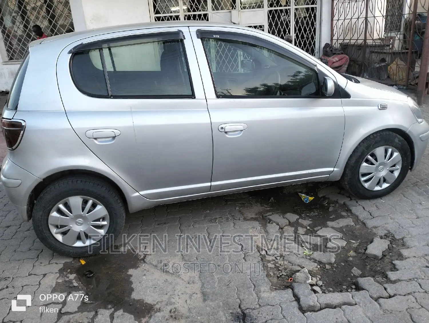 Toyota Vitz 1.3 FWD 5dr 2003 Silver