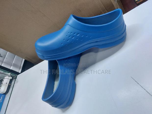 Theatre Crocs. - main view