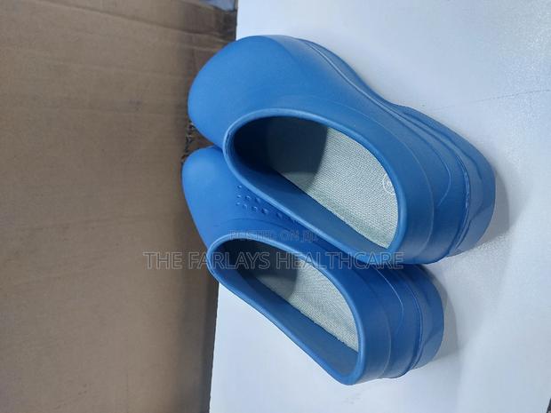 Theatre Crocs. - thumbnail 3