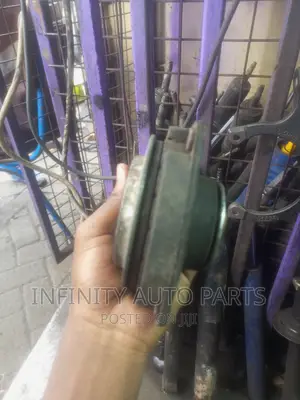 Volkswagen Golf Shock Mount
